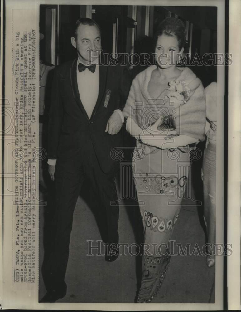 Load image into Gallery viewer, 1967 Press Photo Florida Governor Claude Kirk and fiancee Erika Mettfeld at Ball
