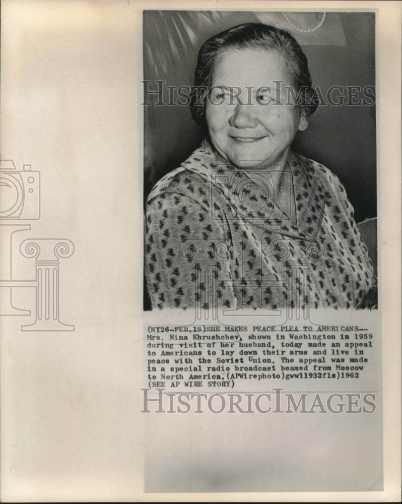 1959 Press Photo Mrs. Nina Khrushchev, shown in Washington in 1959 - now17821