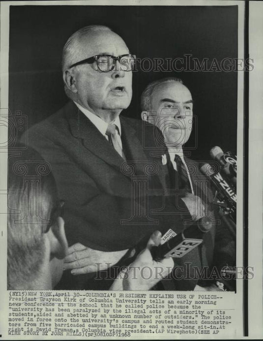 1968 Press Photo Columbia's President Grayson Kirk and David Truman with newsmen