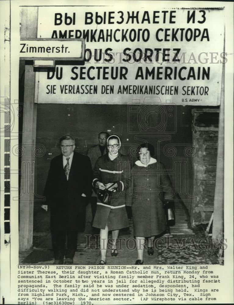 1970 Press Photo Walter King family return from East Berlin prison reunion