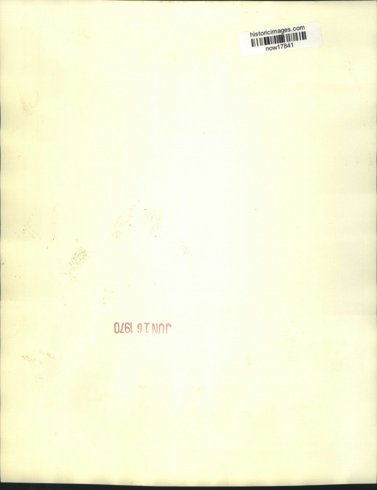 1970 Press Photo Young girl places flowers at soldiers monument in La Mesa, CA.