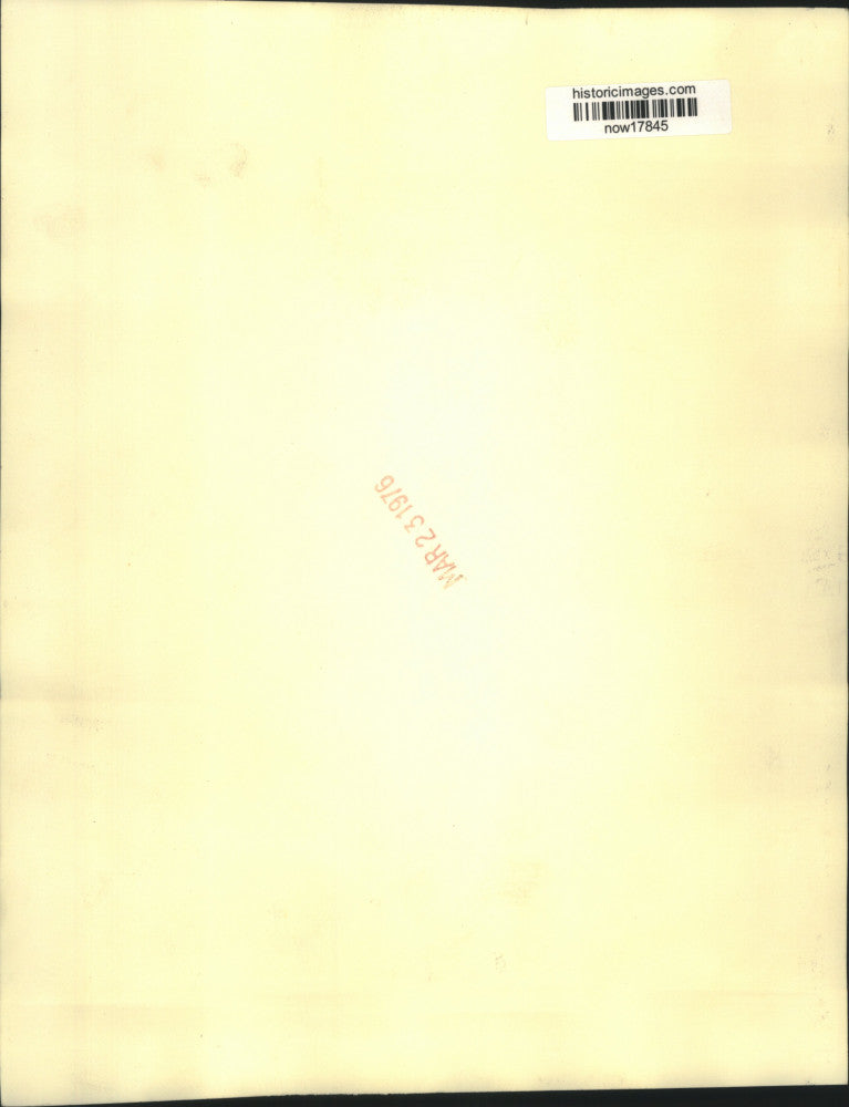 1976 Press Photo Mayor Moon Landrieu comments on editorial as Fitzmorris listens