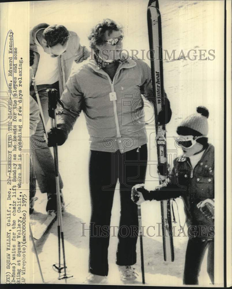 Load image into Gallery viewer, 1975 Press Photo Senator Edward Kennedy waits for chair lift at Squaw Valley, CA
