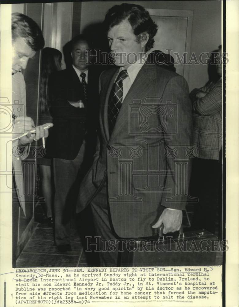 1974 Press Photo Senator Edward Kennedy at Logan Airport en route to Dublin