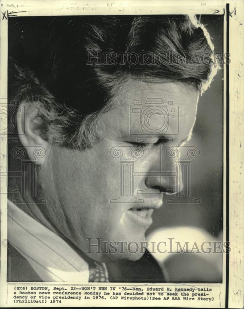 1974 Press Photo Senator Edward Kennedy at Boston news conference. - now17900
