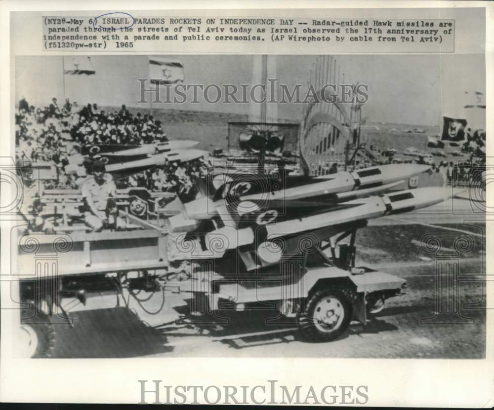 1965 Press Photo Israel parades missiles on Independence Day. - now17967