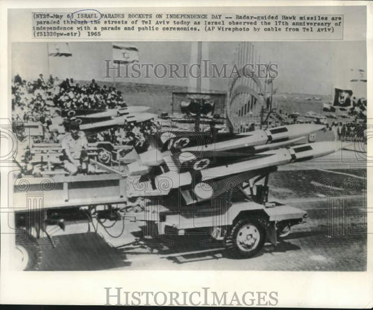 1965 Press Photo Israel parades missiles on Independence Day. - now17967
