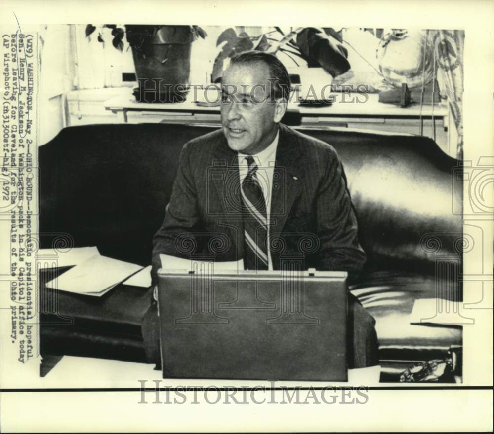 1972 Press Photo Senator Henry Jackson shown in Capitol office - now18090