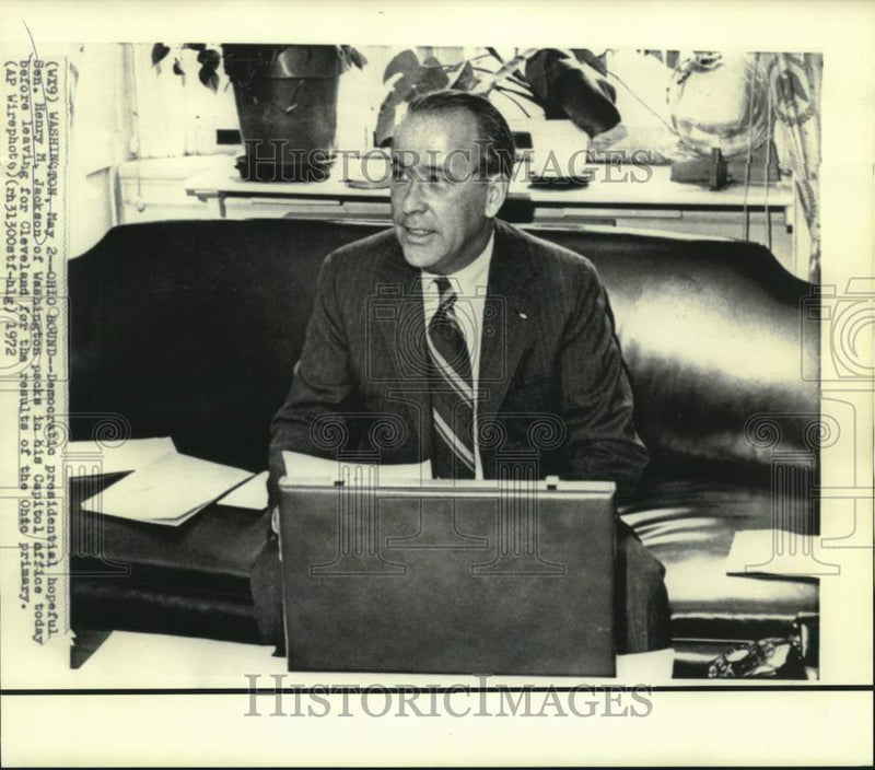 Load image into Gallery viewer, 1972 Press Photo Senator Henry Jackson shown in Capitol office - now18090
