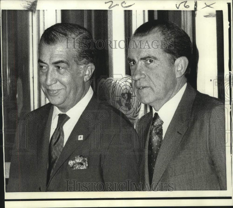 Load image into Gallery viewer, 1970 Press Photo President Nixon and Sinan Korle arrive at United Nations.
