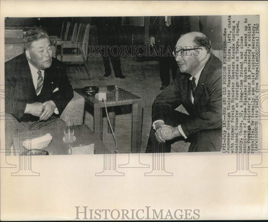 1962 Press Photo Japanese Foreign Minister Ohira chats with Kosaka in Tokyo