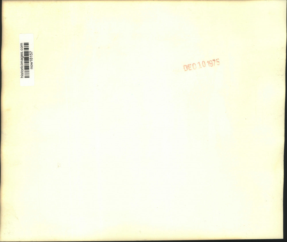 1975 Press Photo Treasury Secretary Simon and Senator Long confer at capital