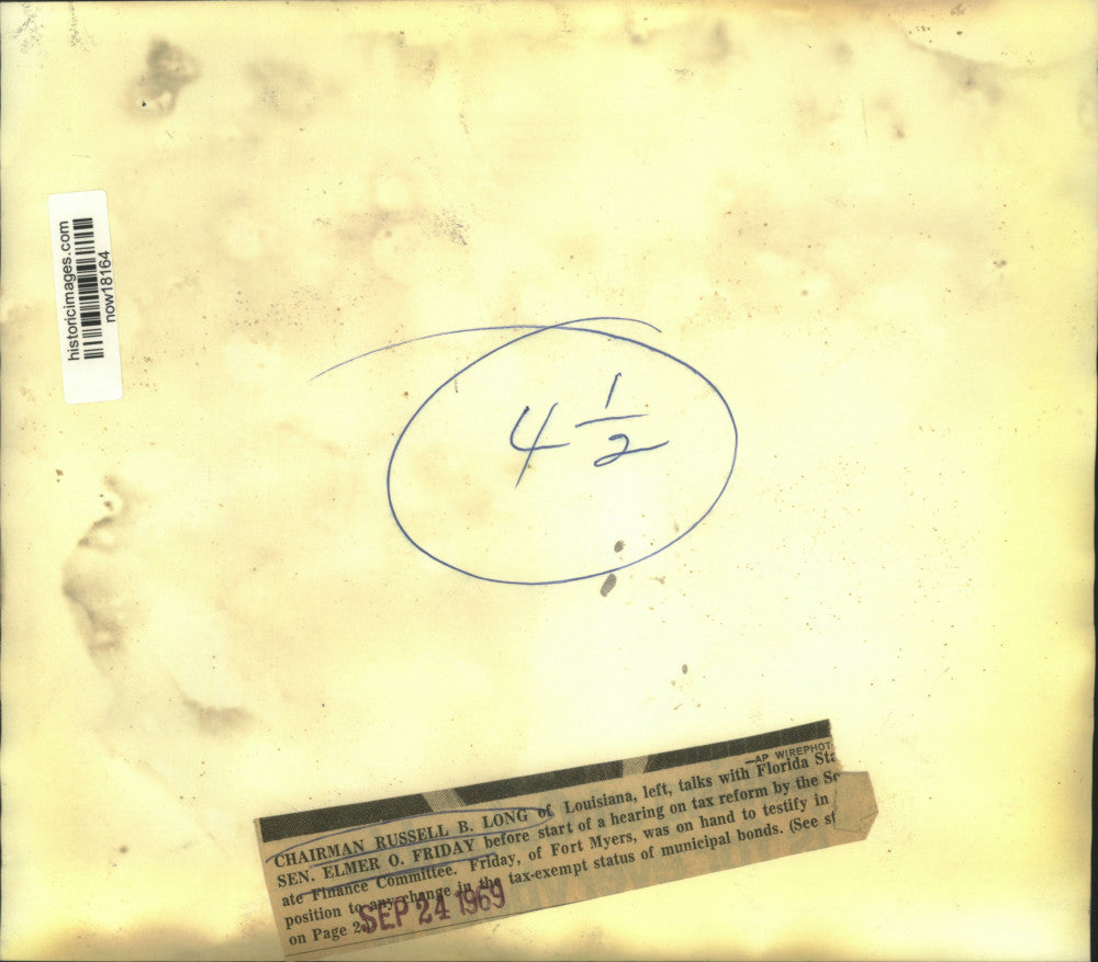 1969 Press Photo Russell Long and Senator Friday talk in Washington - now18164