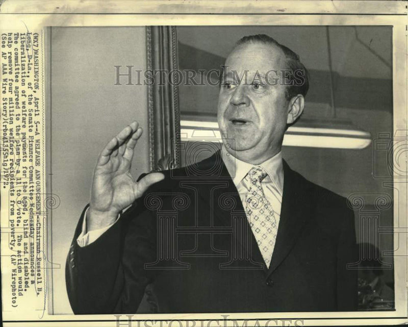 Load image into Gallery viewer, 1972 Press Photo Russell Long of Louisiana announces liberalization of welfare

