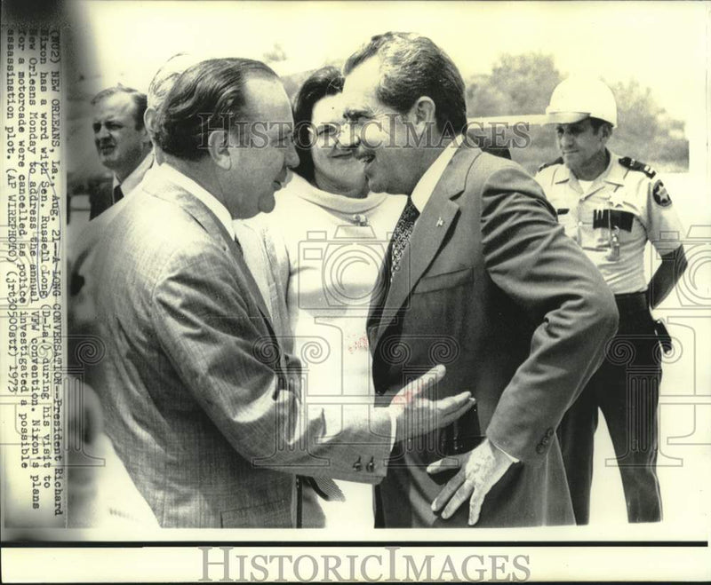 Load image into Gallery viewer, 1973 Press Photo President Nixon chats with Senator Russell Long in New Orleans
