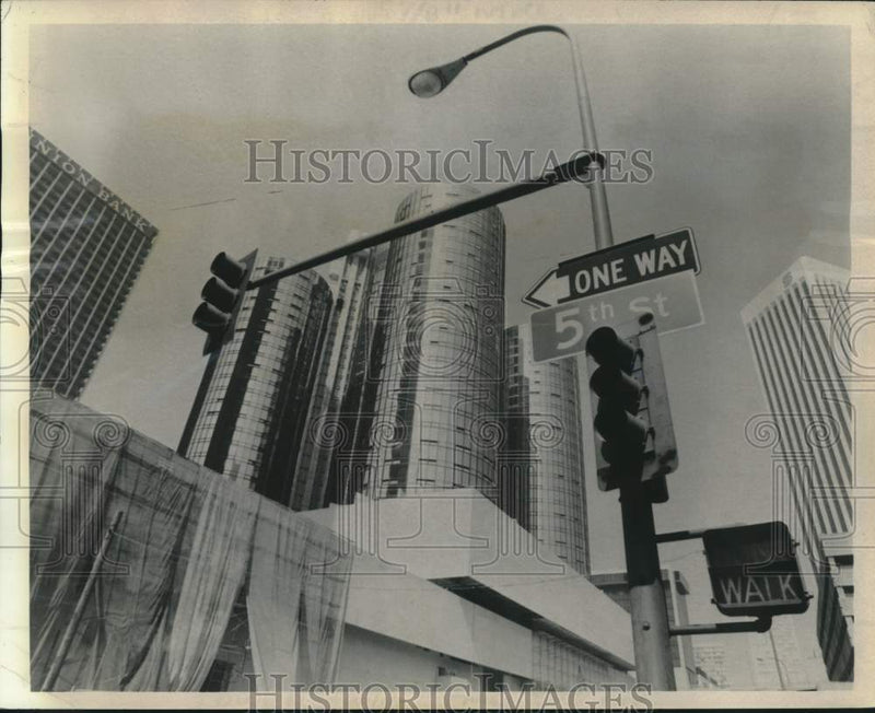 Load image into Gallery viewer, 1976 Press Photo Los Angeles newest hotel, The Los Angeles Bonaventure.
