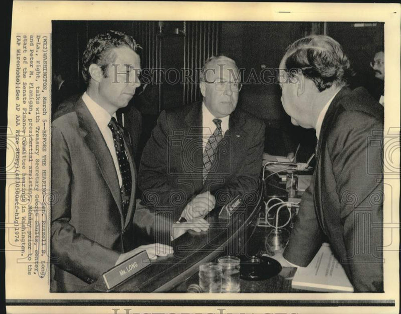 Load image into Gallery viewer, 1974 Press Photo Senator Russell Long and others meet at Senate Finance hearing
