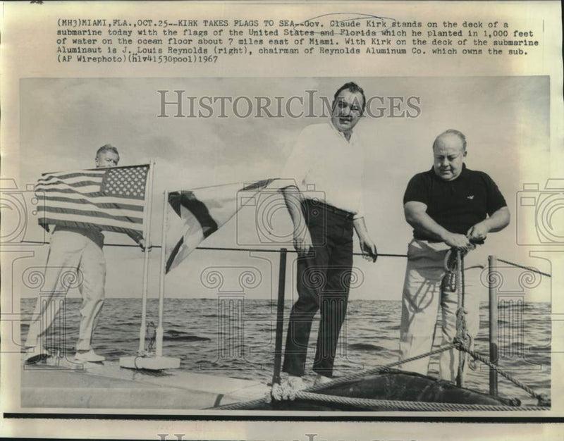 Load image into Gallery viewer, 1967 Press Photo Florida Gov. Claude Kirk &amp; others at flag ceremony, Miami, FL
