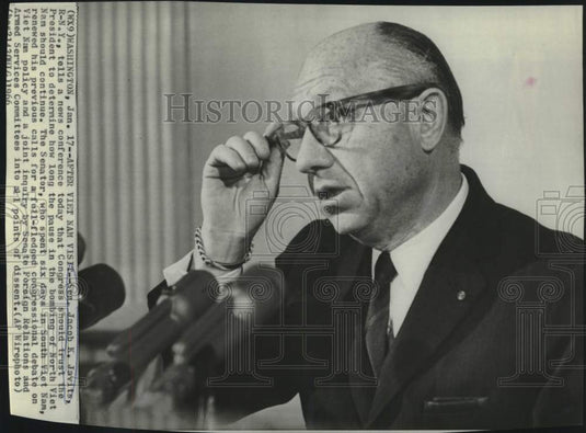 1966 Press Photo Senator Jacob Javits at Washington news conference. - now18435