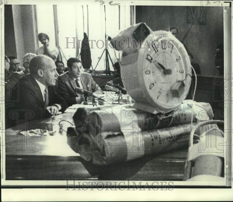 Load image into Gallery viewer, 1970 Press Photo Police Commissioner Howard Leary testifies at New York bombings
