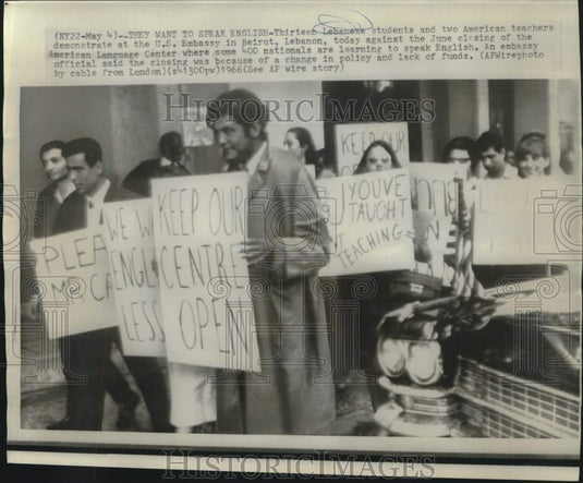 1966 Press Photo Lebanese students, U.S. teachers at U.S. Embassy, Lebanon