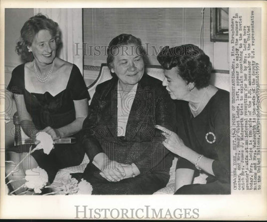 1959 Press Photo Mrs. Khrushchev and others at New York reception - now18571
