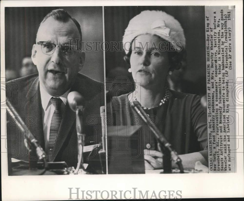 Load image into Gallery viewer, 1961 Press Photo Roy King and Dorothy Wheeler at Senate Antitrust and Monopoly
