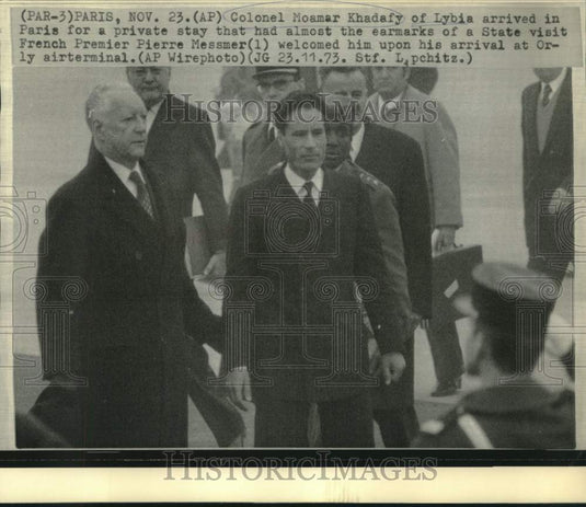 1973 Press Photo Libya's Moammar Khadafy shakes hands with France's Ponpidou