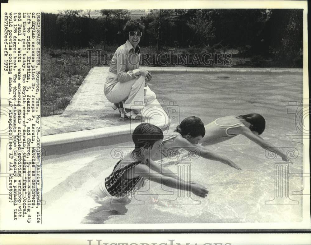1973 Press Photo Astronaut's wife Shirley Kerwin watches their children in pool