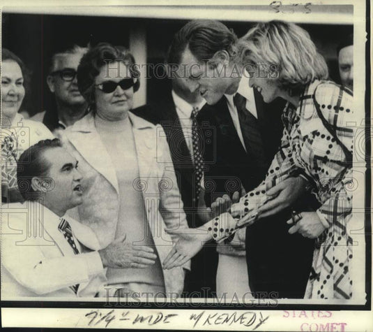 1973 Press Photo Senator Edward Kennedy introduces sister to Governor Wallace