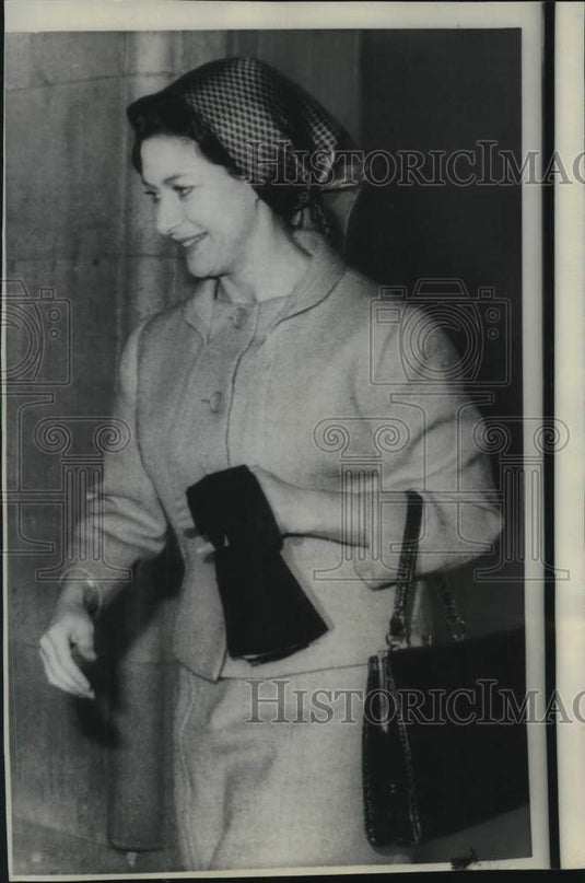 1967 Press Photo Princess Margaret leaves King Edward VII Hospital in London