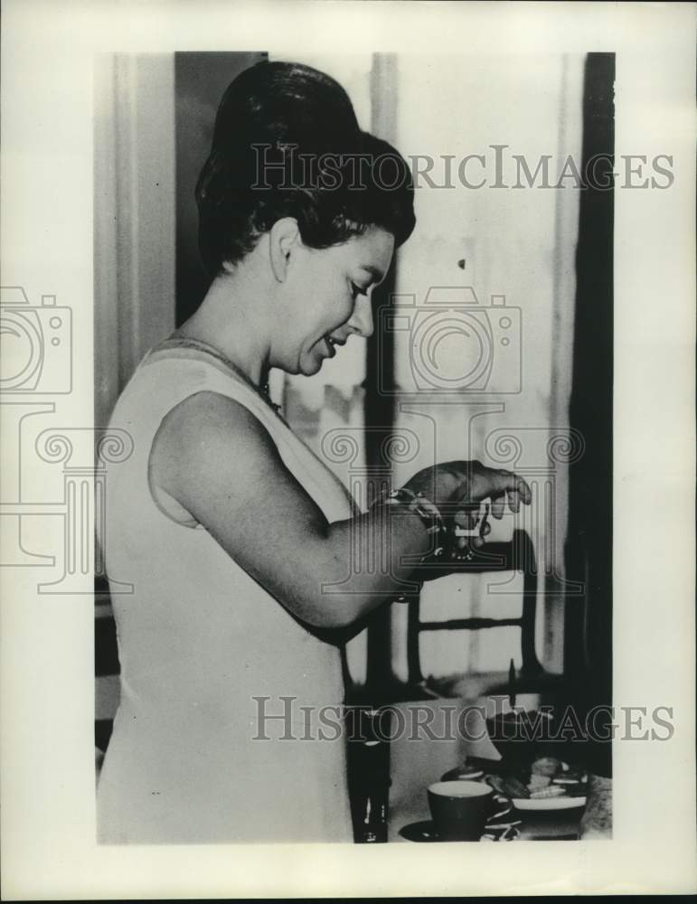 1971 Press Photo Princess Margaret during visit to London Ambulance Service.