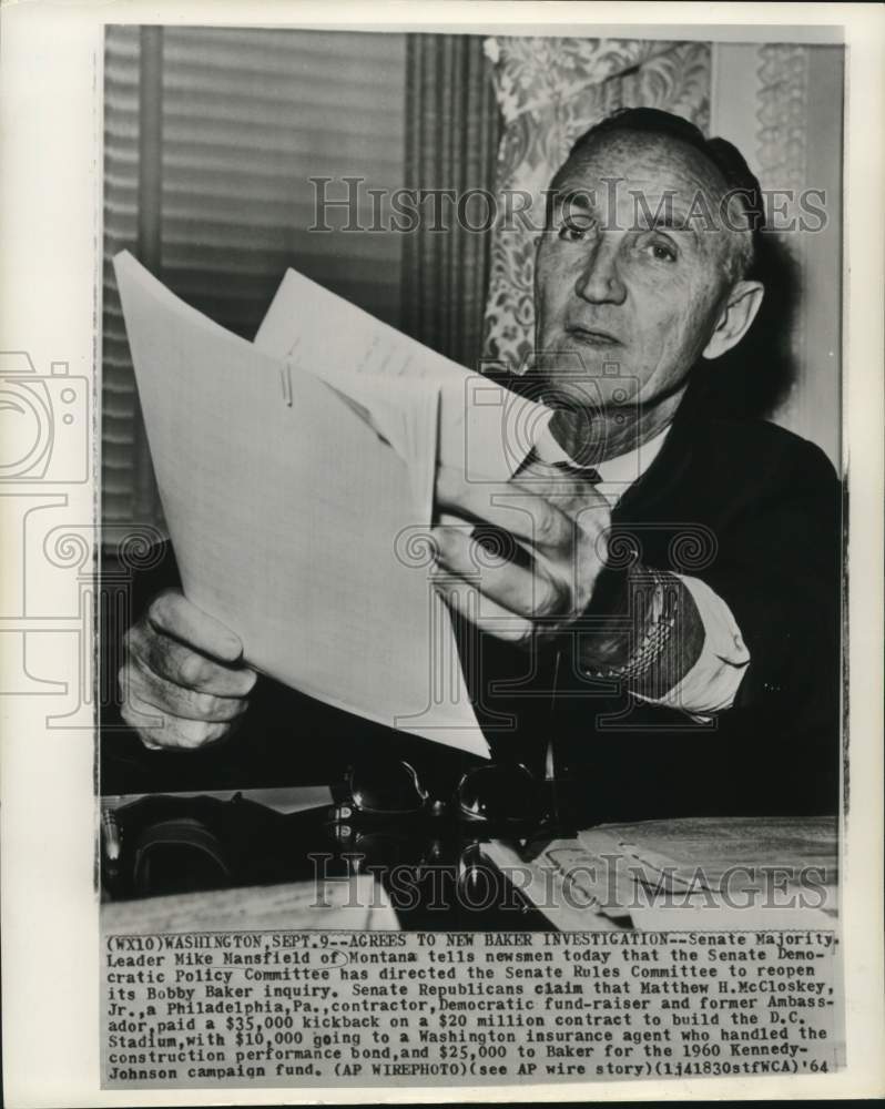 1964 Press Photo Senate Majority Leader Mike Mansfield with newsmen in D.C.