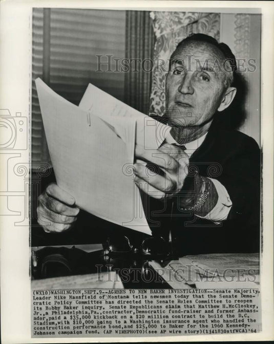 1964 Press Photo Senate Majority Leader Mike Mansfield with newsmen in D.C.