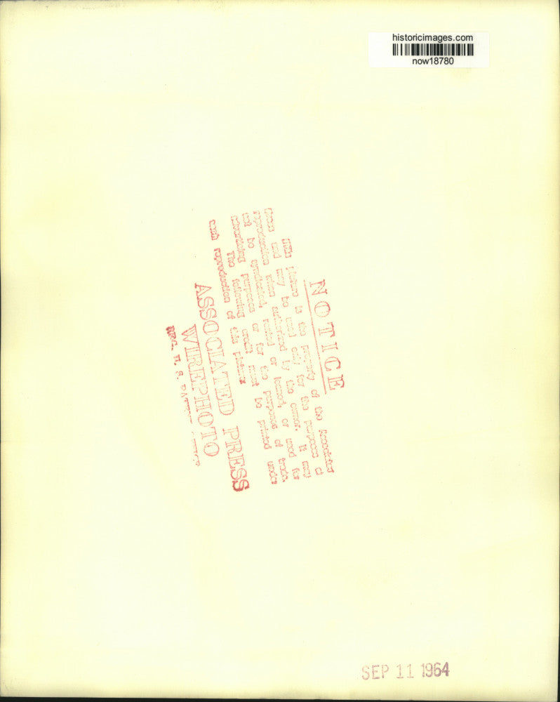 1964 Press Photo Senate Majority Leader Mike Mansfield with newsmen in D.C.