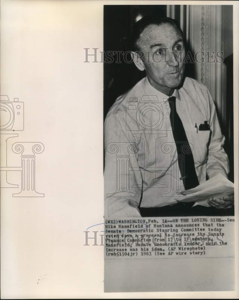 Load image into Gallery viewer, 1963 Press Photo Senator Mike Mansfield makes announcement to press - now18781
