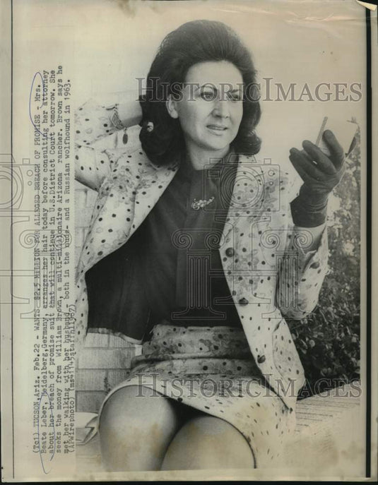 1967 Press Photo Beate Leber of Germany before consulting with attorney in AR