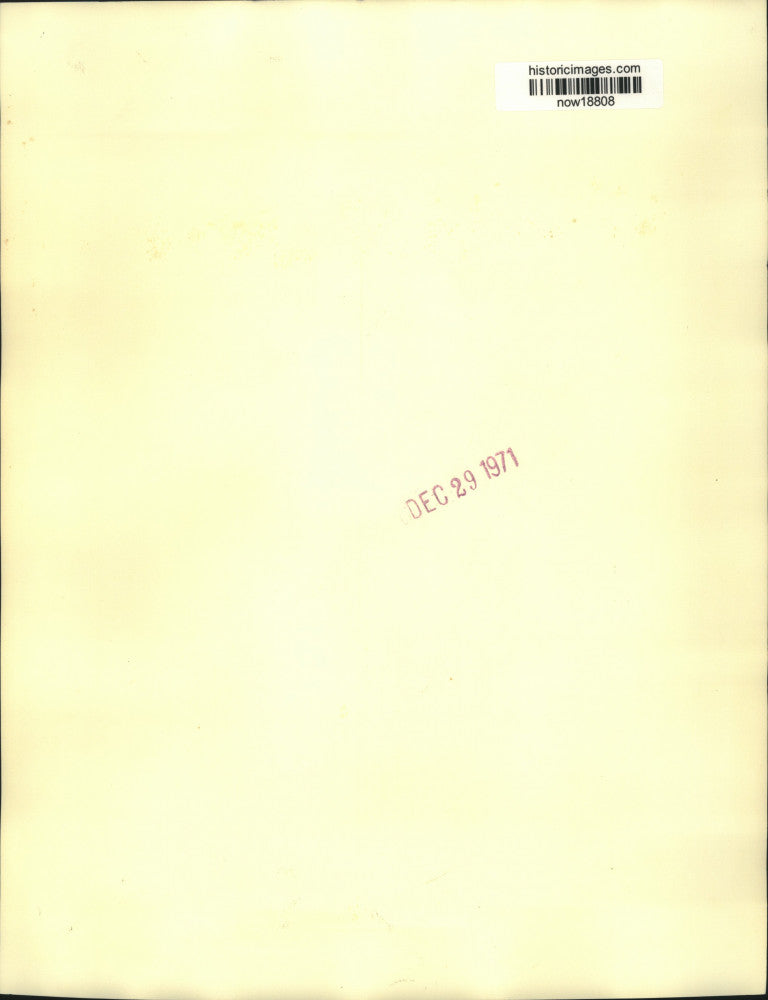 1971 Press Photo North Vietnam's Nguyen Thanh Le speaks with newsmen in Paris