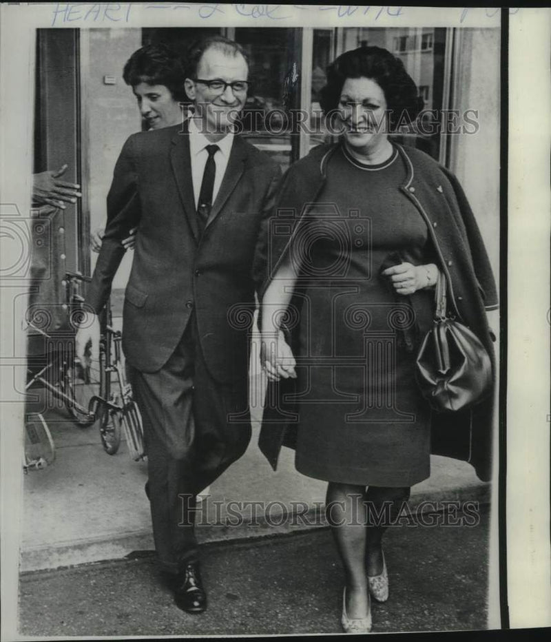 Load image into Gallery viewer, 1968 Press Photo Heart transplant patient Dellett Lawson and wife leave hospital
