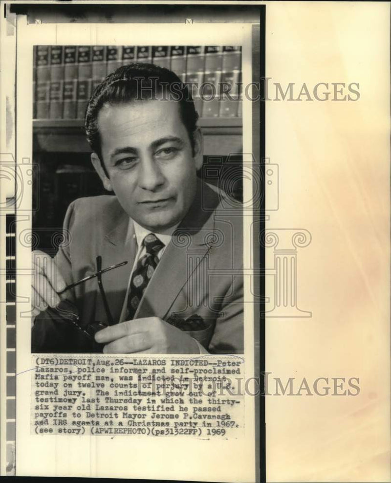 Load image into Gallery viewer, 1969 Press Photo Peter Lazaros, police informer and Mafia payoff man indicted
