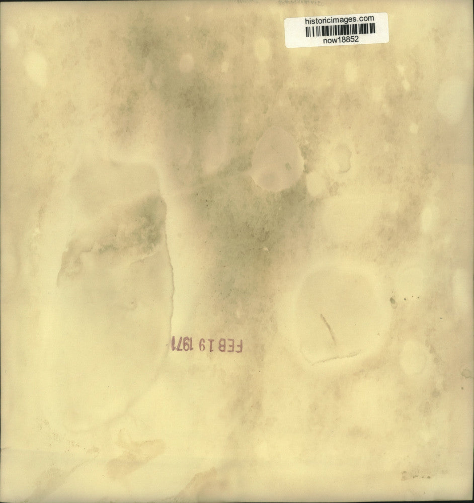 1971 Press Photo Dr. Albert LaVerne entering court martial building - now18852