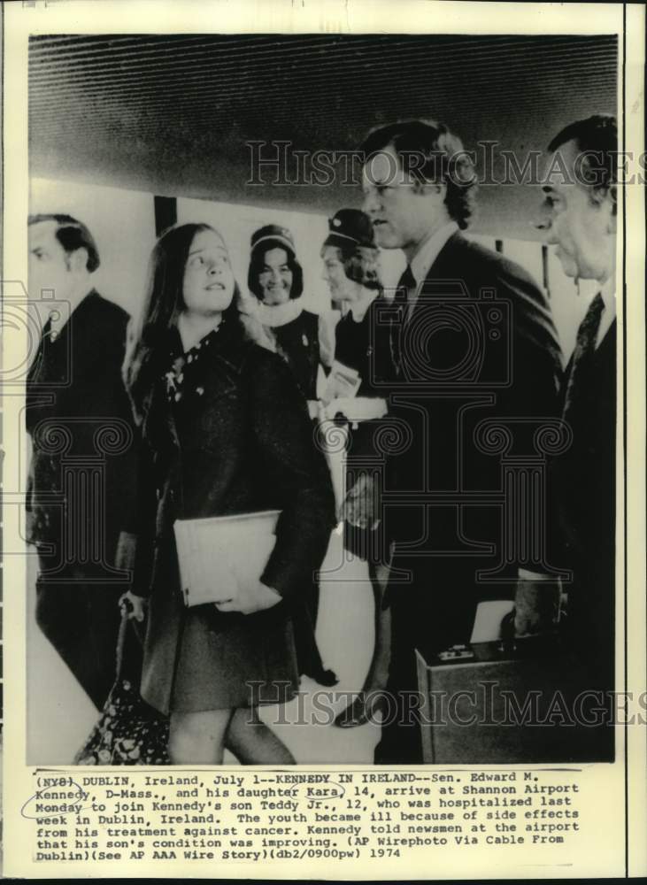 1974 Press Photo Senator Edward Kennedy and Kara arrive at Dublin&#39;s Airport