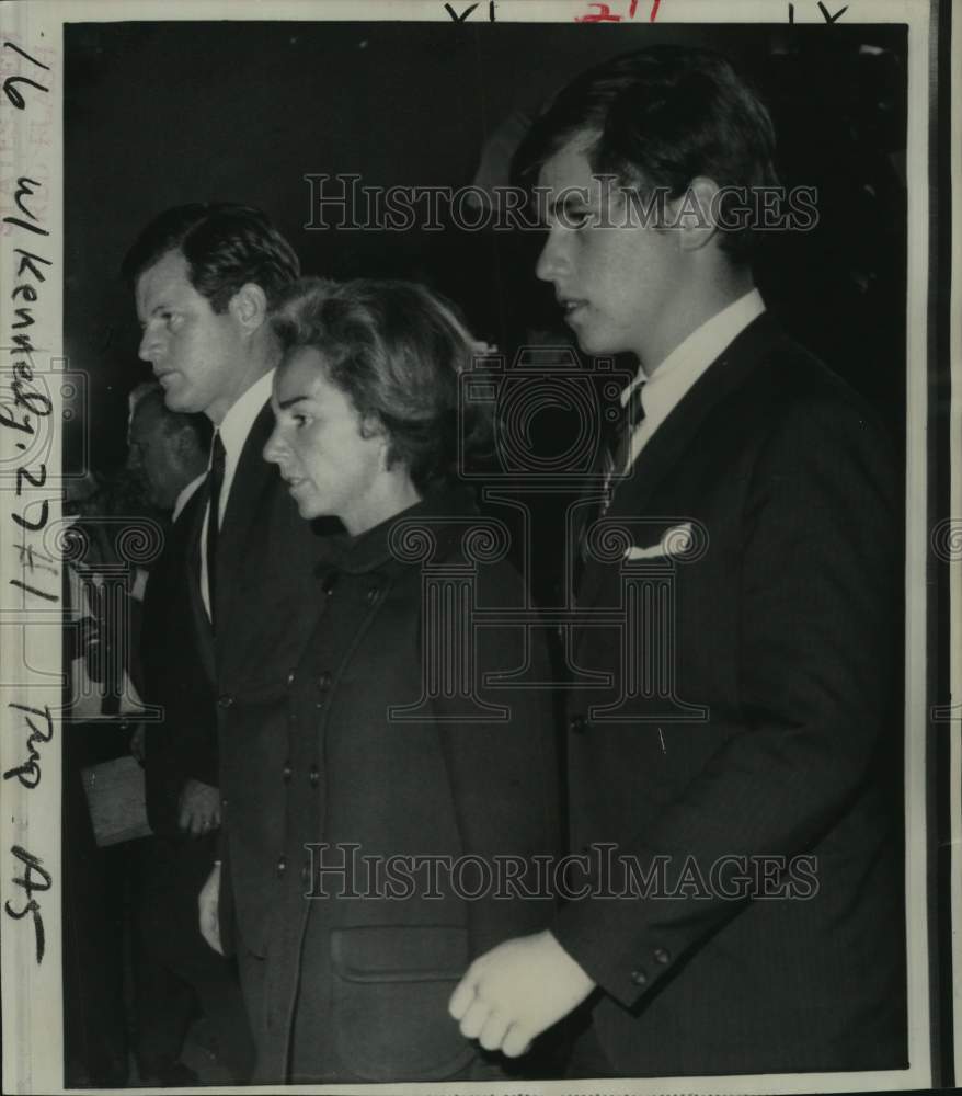 1968 Press Photo Sen. Edward Kennedy, Mrs. Robert Kennedy and Joseph Kennedy, Jr