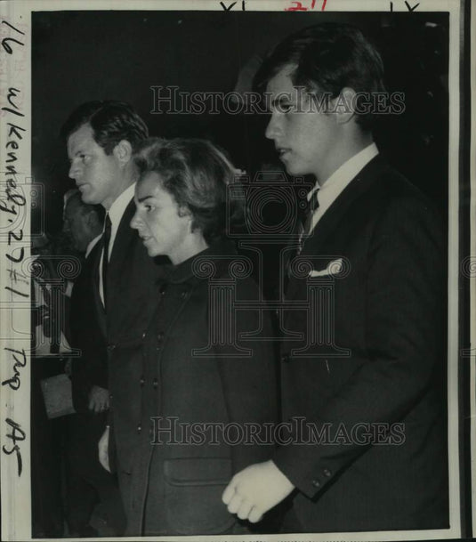1968 Press Photo Sen. Edward Kennedy, Mrs. Robert Kennedy and Joseph Kennedy, Jr