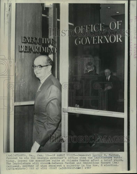 1967 Press Photo Lester Maddox leaves executive suite of Office of Governor