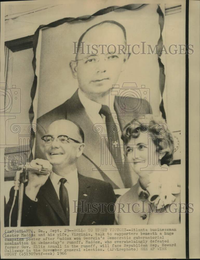 Load image into Gallery viewer, 1966 Press Photo Lester and Virginia Maddox with supporters under campaign sign
