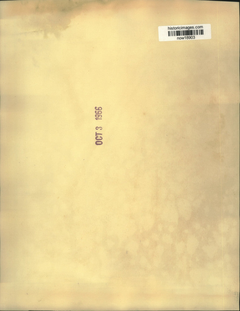 1966 Press Photo Lester and Virginia Maddox with supporters under campaign sign