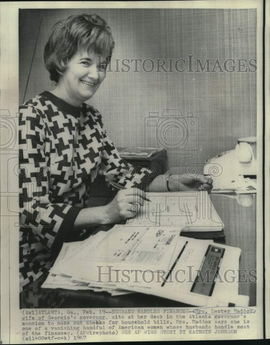 1967 Press Photo Mrs. Lester Maddox in Governor's Mansion office, paying bills.