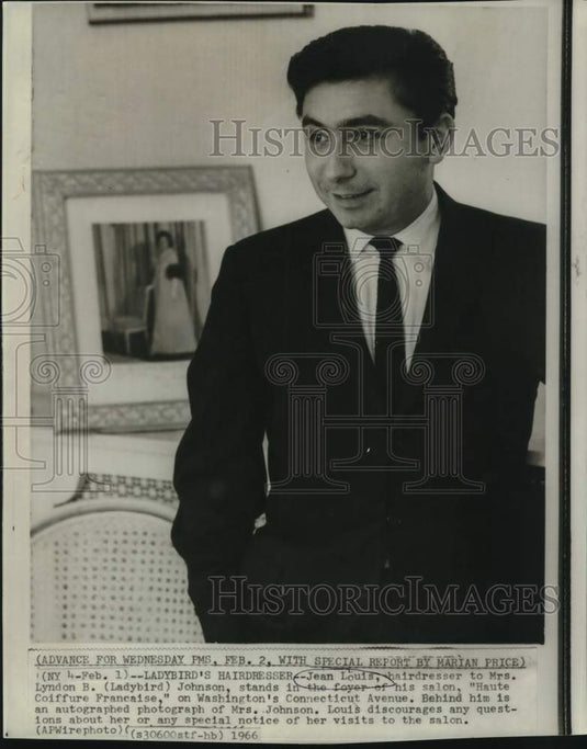 1966 Press Photo Ladybird Johnson's hairdresser Jean Louis in foyer of salon