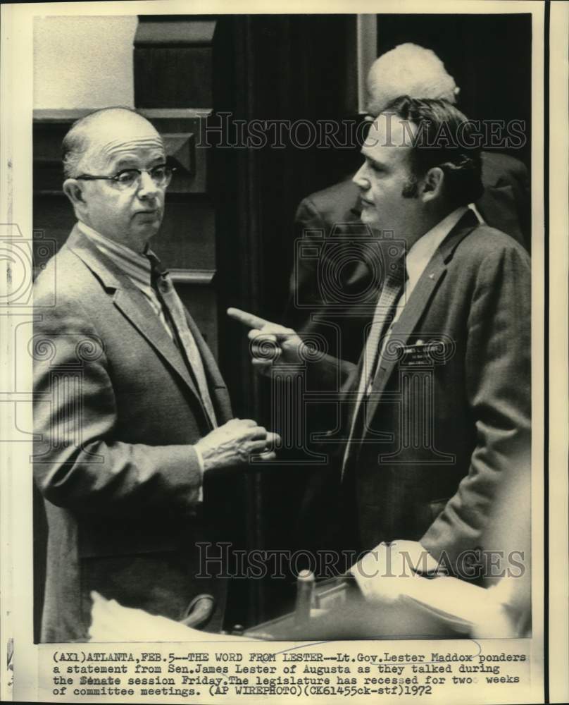 1972 Press Photo Lt. Governor Maddox and Senator Lester talk at Senate session